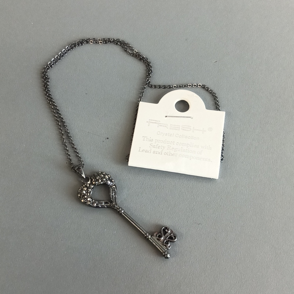 Costume Jewelry Fresh Silver Heart Key Necklace